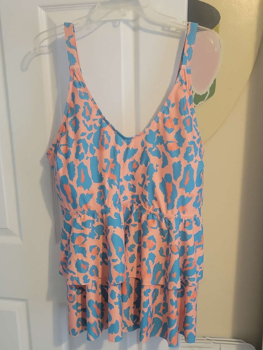 bloomchic 22/24 coral and Blue Leopard Print Ruffle Swim Top